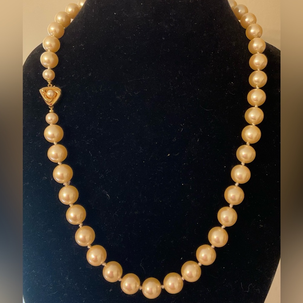 #53 Liz Claiborne Pearls
